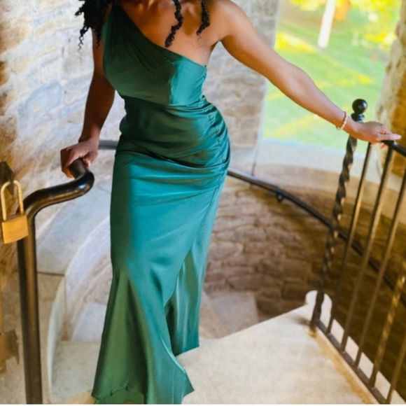 NWT Mac Duggal ONE SHOULDER DOUBLE STRAP SATIN GOWN Size 2 style 55385 - Picture 6 of 11